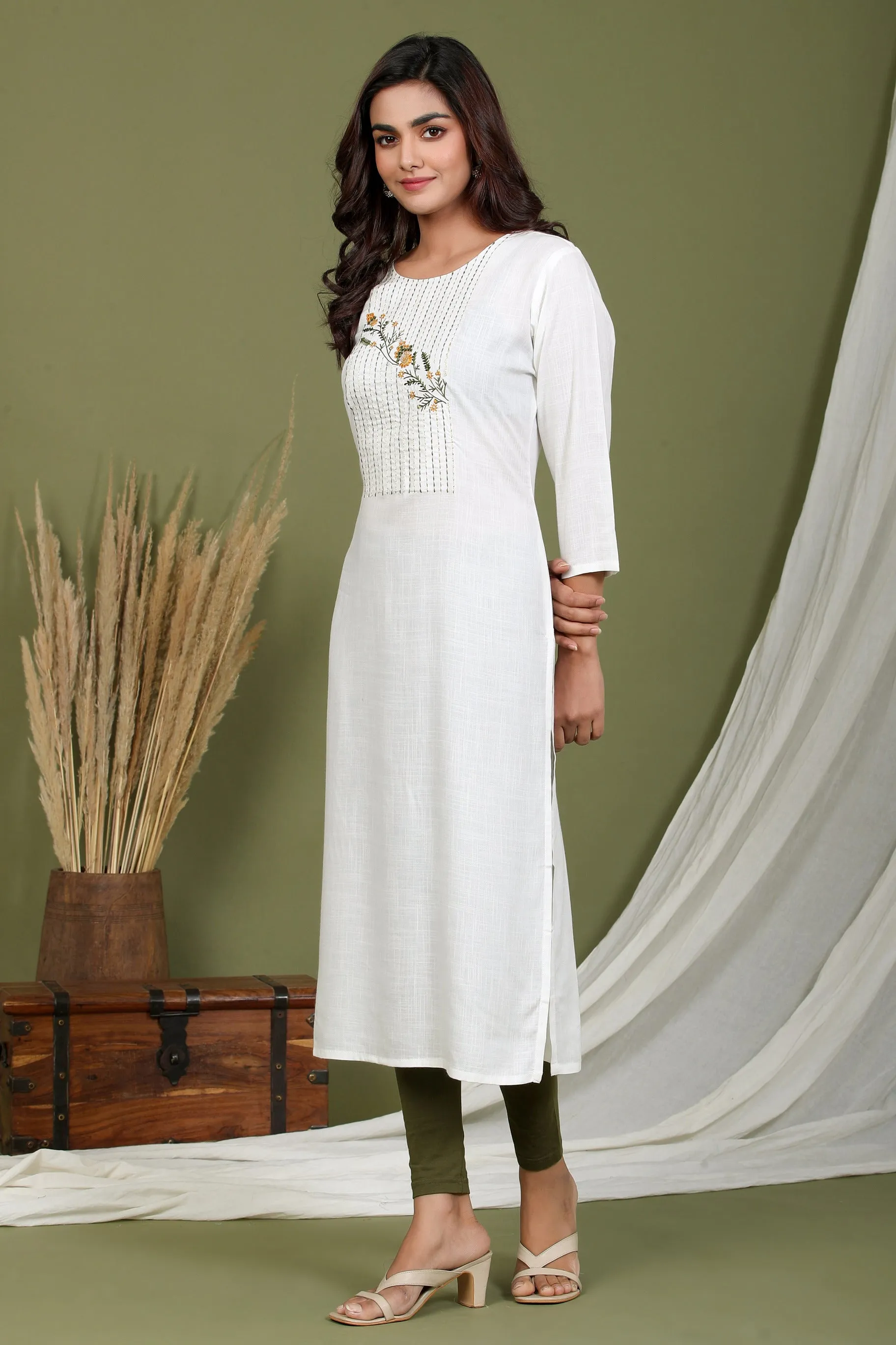 Women White Embroidered Kurta